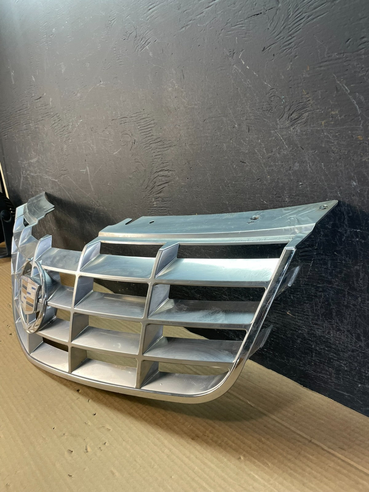 2006 to 2011 Cadillac DTS Front Bumper Upper Grille Grill AE9938 DG1