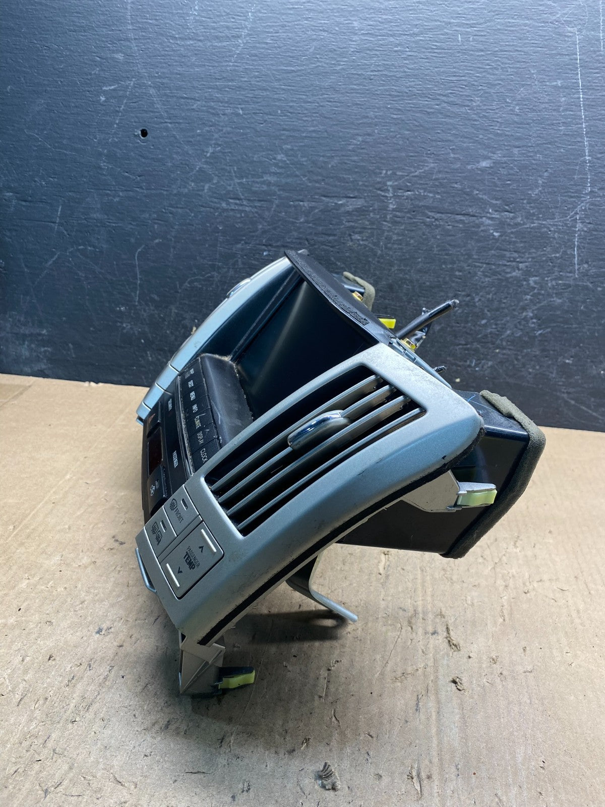 2004-2006 Lexus RX330 RX350 Navigation Display Radio Climate Screen AE7866 DW2