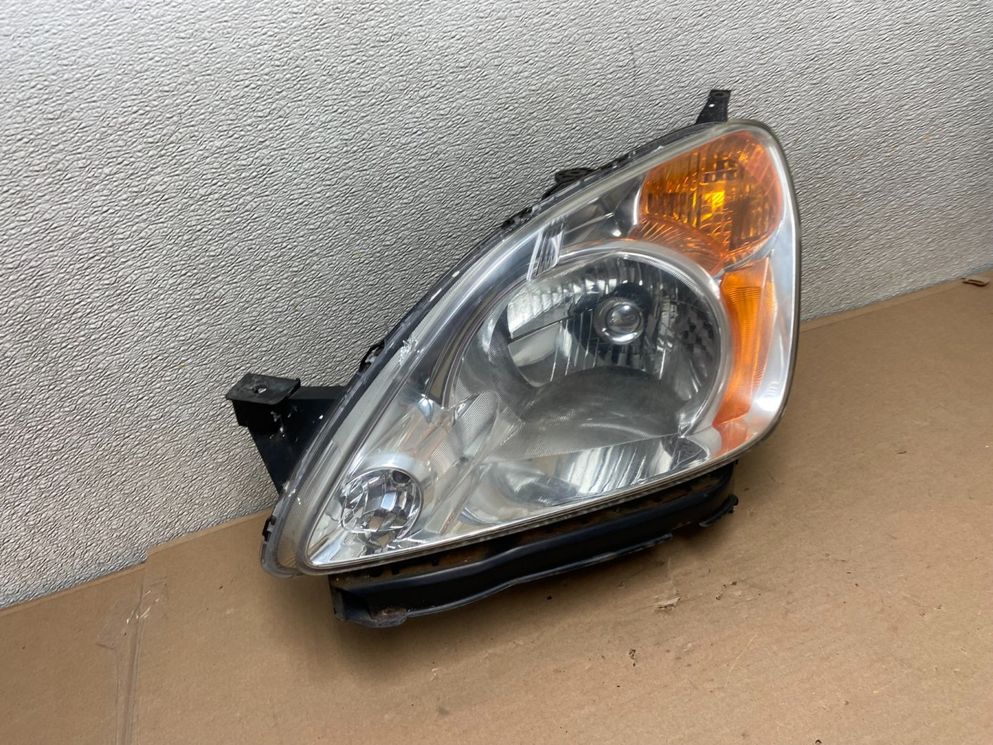2002 to 2004 Honda Crv Cr-v Left Driver Halogen Headlight AA9863 DW2