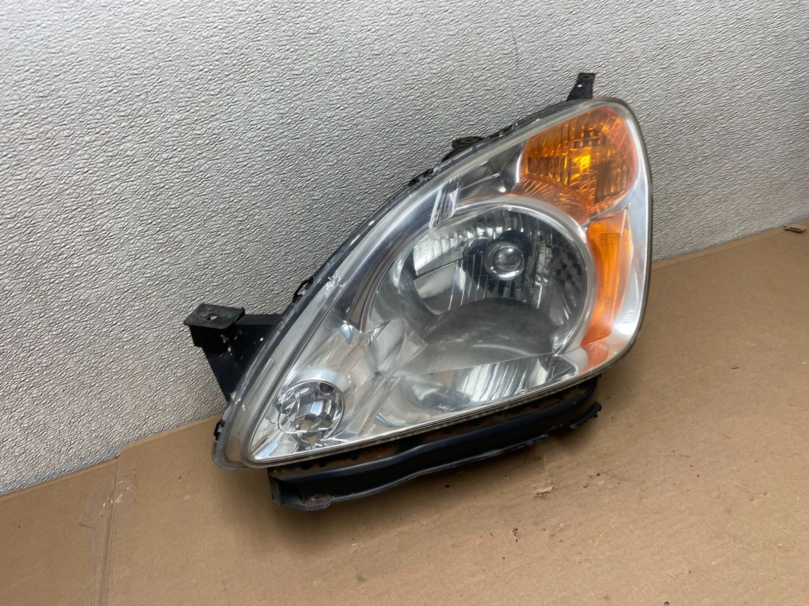 2002 to 2004 Honda Crv Cr-v Left Driver Halogen Headlight AA9863 DW2