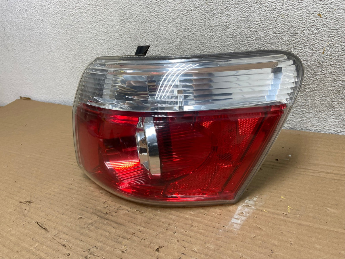2007 to 2012 GMC Acadia Halogen Tail Light Right Passenger RH Side AG9024 LK2