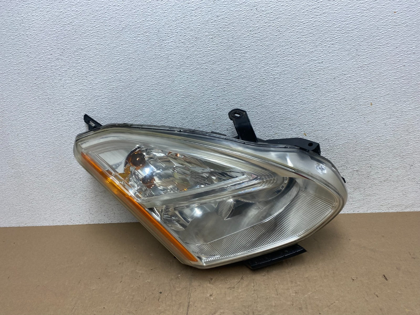 2009-2013 Nissan Rogue Right Passenger Halogen Headlight AE6891 DW0