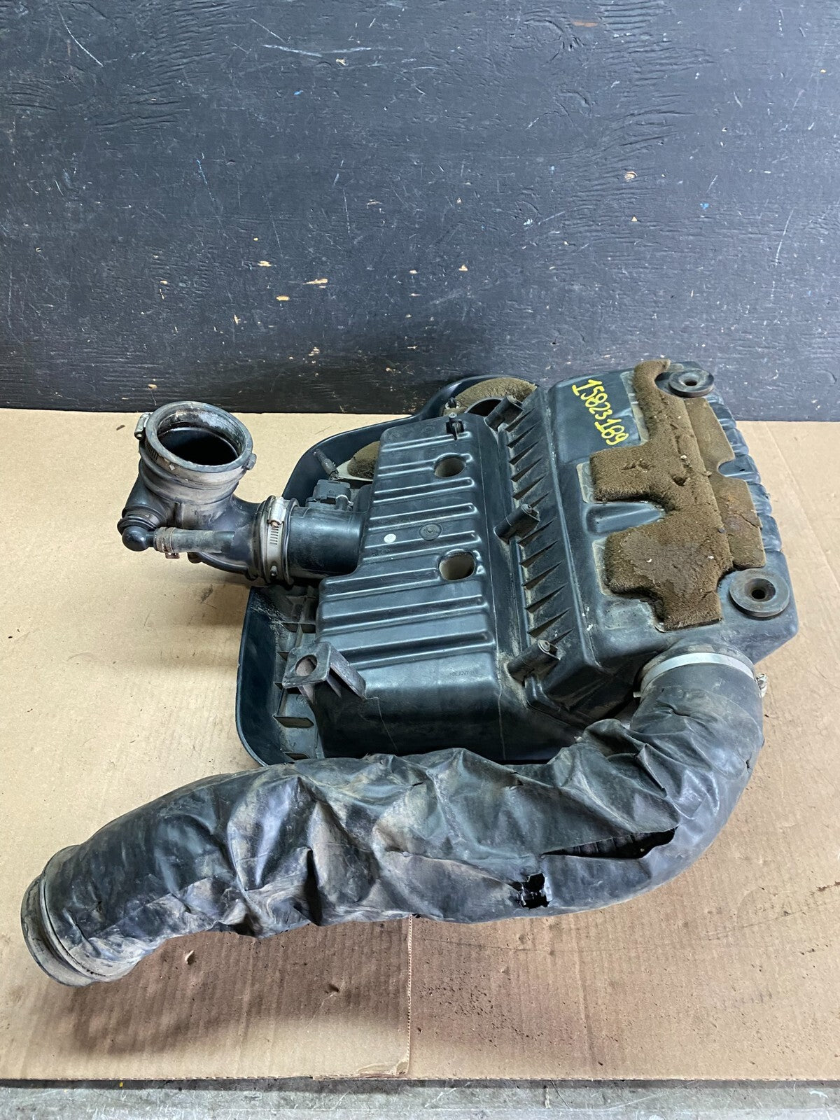 2006 to 2011 Chevrolet HHR Engine Motor Cover Shield n5440 DG7