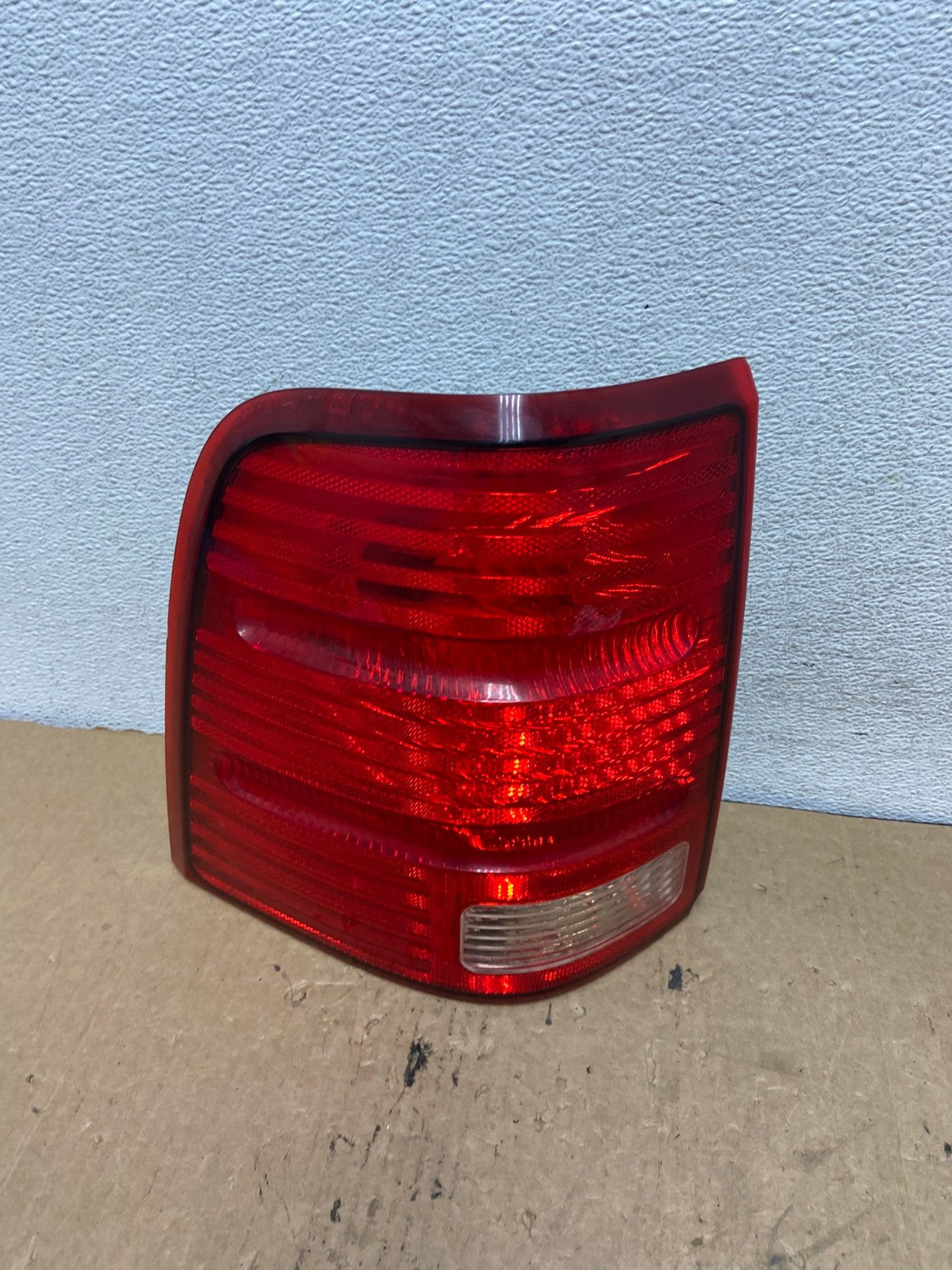 2002 to 2005 Ford Explorer Left Driver Lh Side Tail light AG2415 LK0