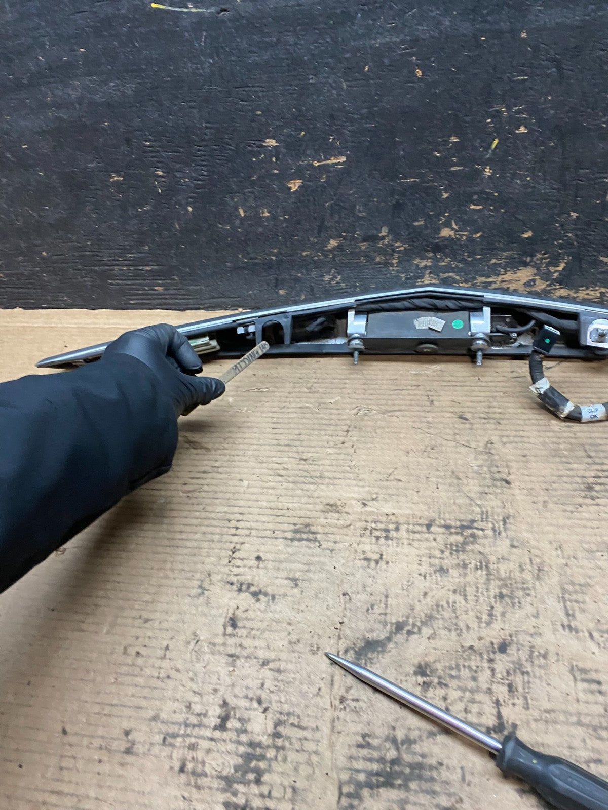2013-2017 Cadillac XTS Trunk LID Handle Chrome Spoiler With Camera OEM V9485 DG7