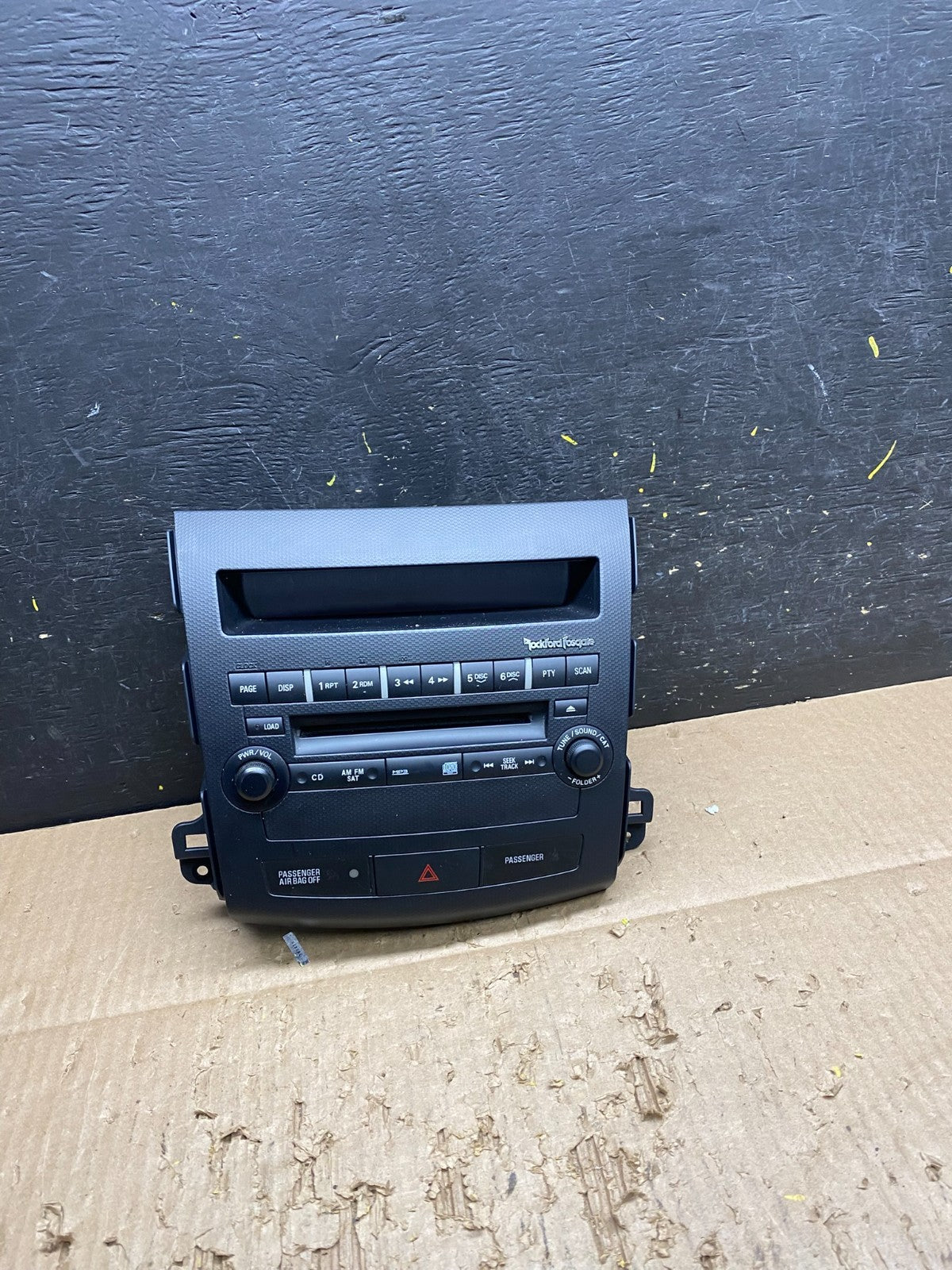 2007 to 2010 Mitsubishi Outlander Am Fm Cd Player Radio OEM Receiver v7431 DG0