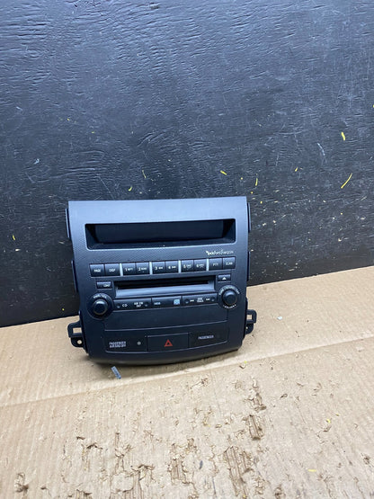 2007 to 2010 Mitsubishi Outlander Am Fm Cd Player Radio OEM Receiver v7431 DG0