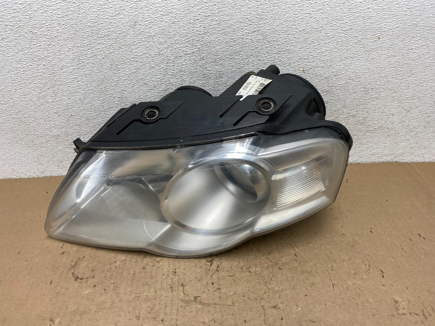2006 - 2010 Volkswagen Passat Left Driver LH Side Halogen Headlight AG4452 DW0
