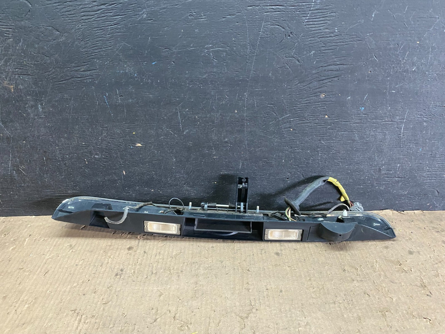 2008 to 2010 Chrysler Town & Country Tailgate Trim w/ Camera Panel OEM j1159 DG3