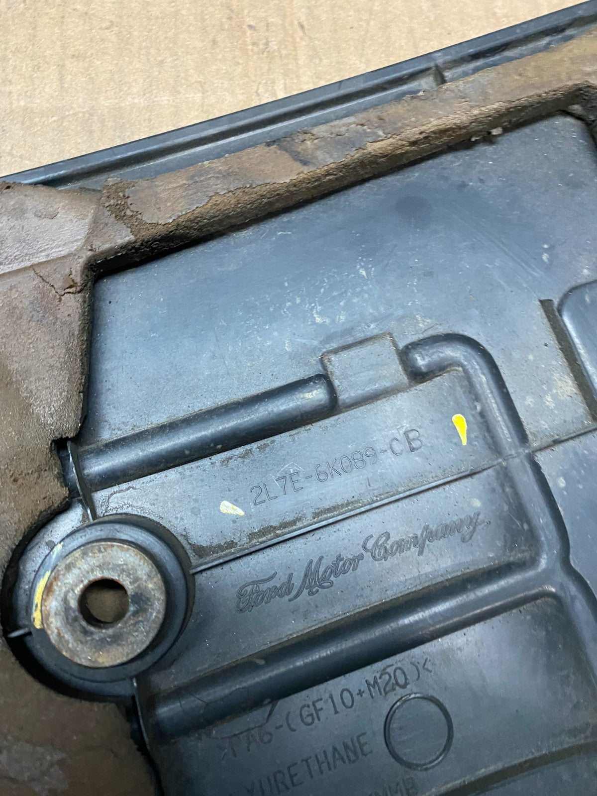 2002 to 2004  Lincoln Navigator 5.4L V8 Engine Motor Cover t4044 DG8