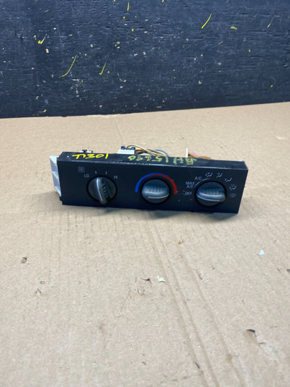 2001 - 2007 GMC Chevrolet Express 1500 Climate Control A/C T1301 DG0