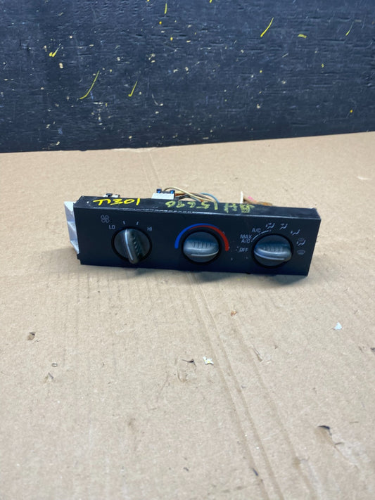 2001 - 2007 GMC Chevrolet Express 1500 Climate Control A/C T1301 DG0
