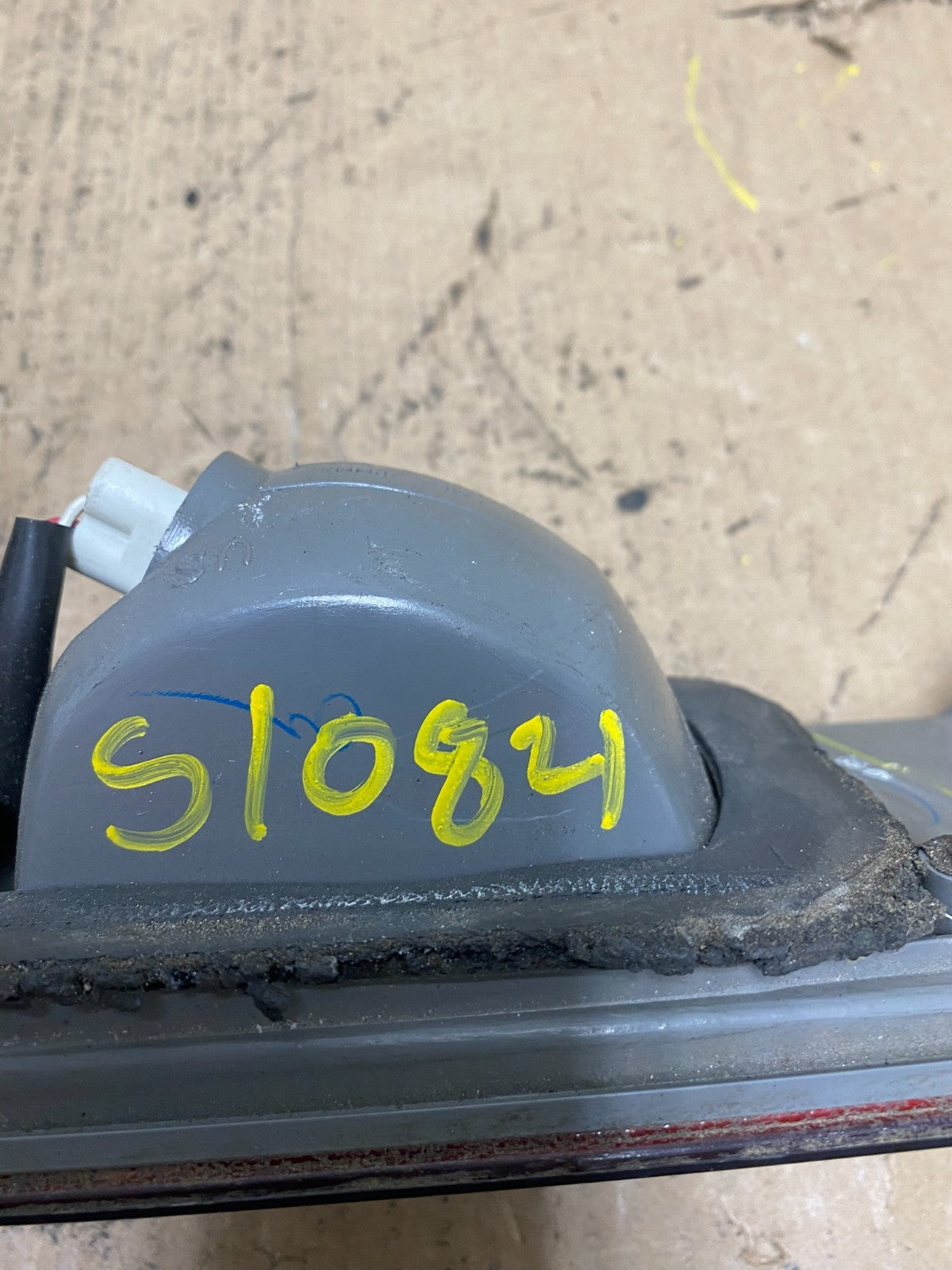 1997 1998 1999 Toyota Camry Tail Light Inner Left Driver LH Inner Oem S1084 DW6