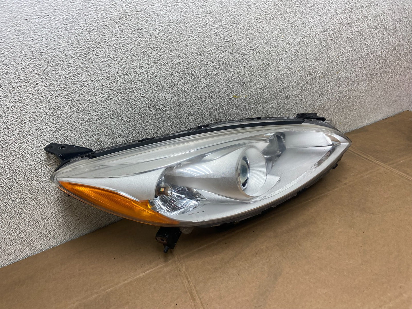 2012-2017 Mazda 5 Right Passenger Rh Side Halogen Headlight OEM Y5068 GD2