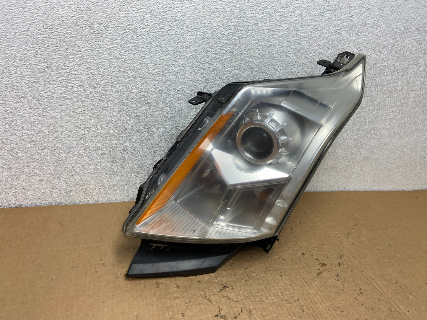 Halogen 2010 to 2016 Cadillac SRX Left Driver LH Side Headlight AC8250 DW2