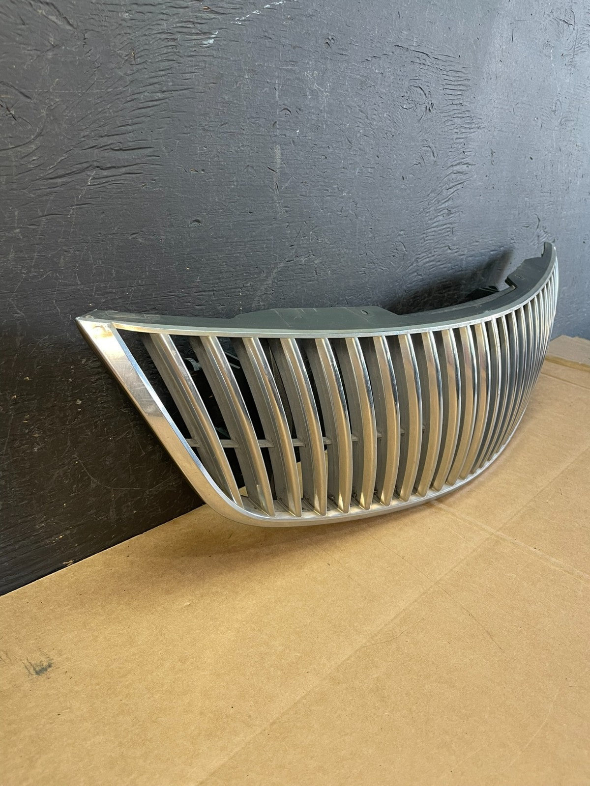1998 to 2002 Lincoln Town Car Grille Chrome Plastic AE08482