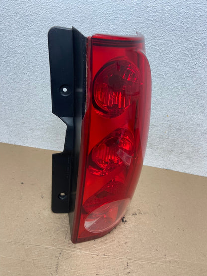 2007 to 2011 GMC Yukon Right Passenger RH Side Tail Light AF4548 LK2