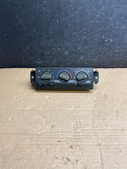 1999 to 2002 Chevrolet Silverado HVAC Heater Climate Control Module AF2001 DW0