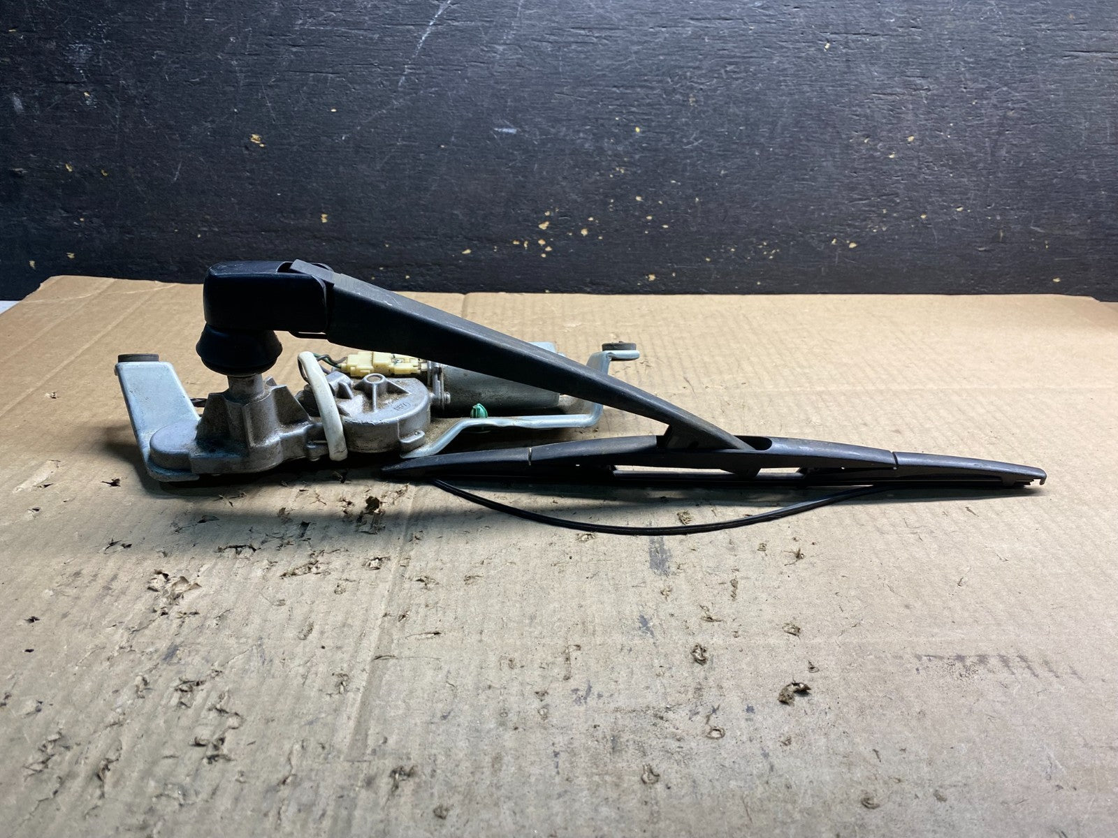 2005 to 2009 Subaru Legacy Outback Rear Windshield Wiper Motor AB03933