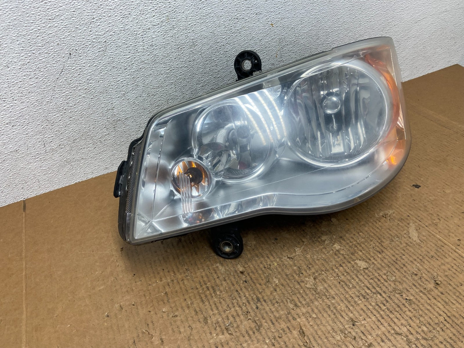 2008 to 2016 Chrysler Town and Country Left Driver Lh Side Headlight AE2671 DW2