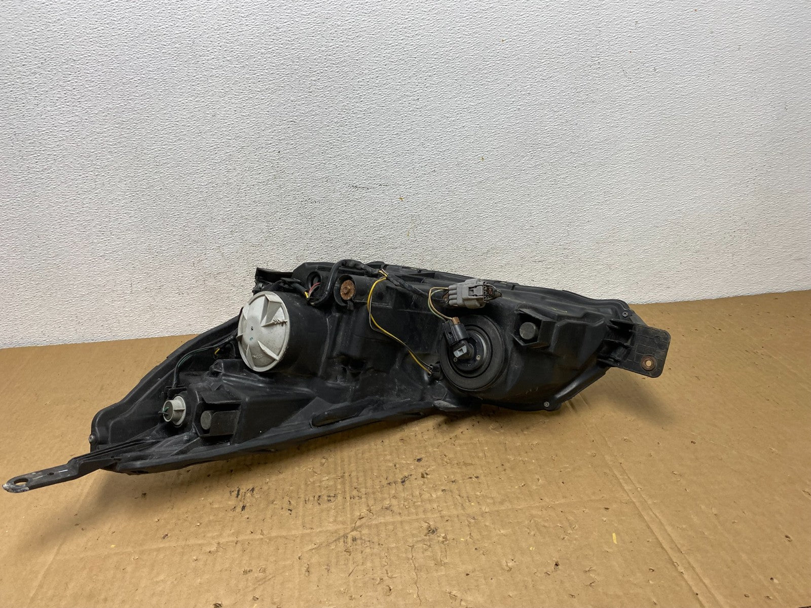 2010-2012 Subaru Legacy Outback Right Passenger Headlight AD2476 DW5