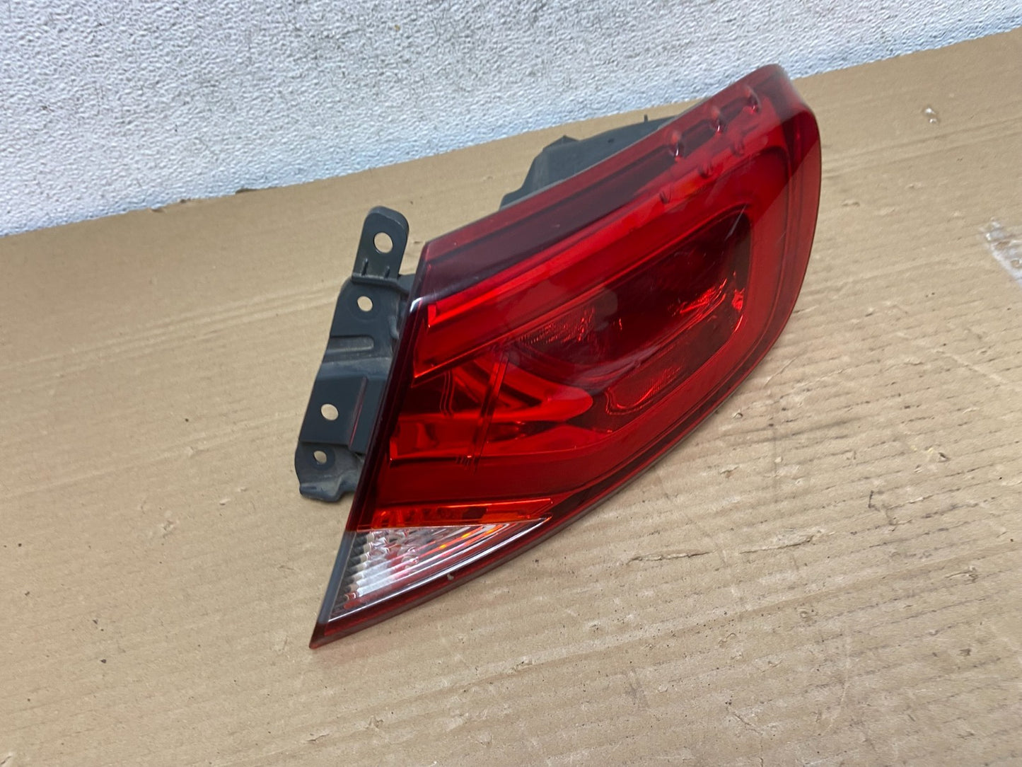 2015 2016 2017 Chrysler 200 Sedan Right Passenger Side Tail Light AG8974 DW2