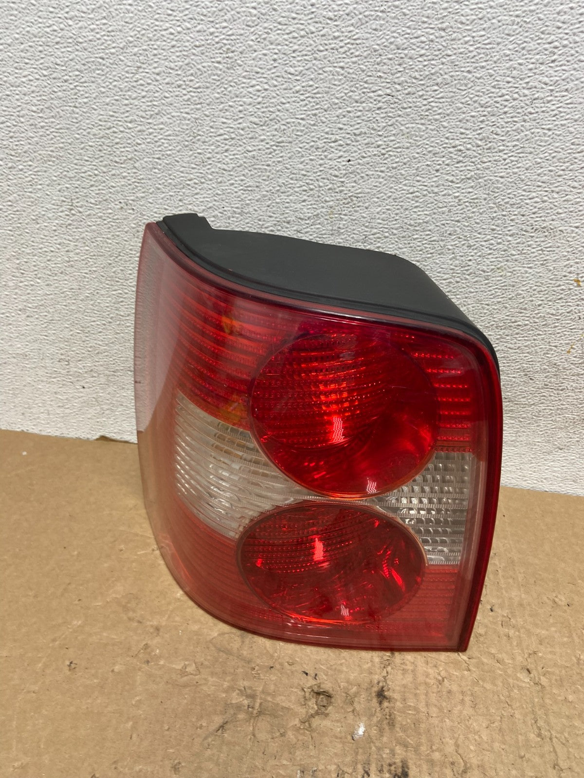 2000 to 2005 Volkswagen Passat B5 Wagon Left Driver Side Tail Light AF83570