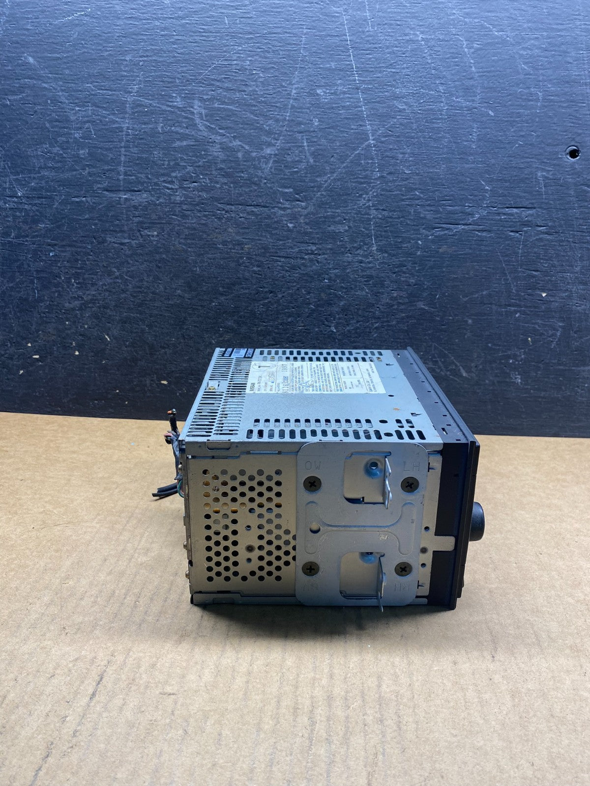 1998 to 2004 Nissan Pathfinder Am Fm Cd Player Radio Receiver AH4982 DG2