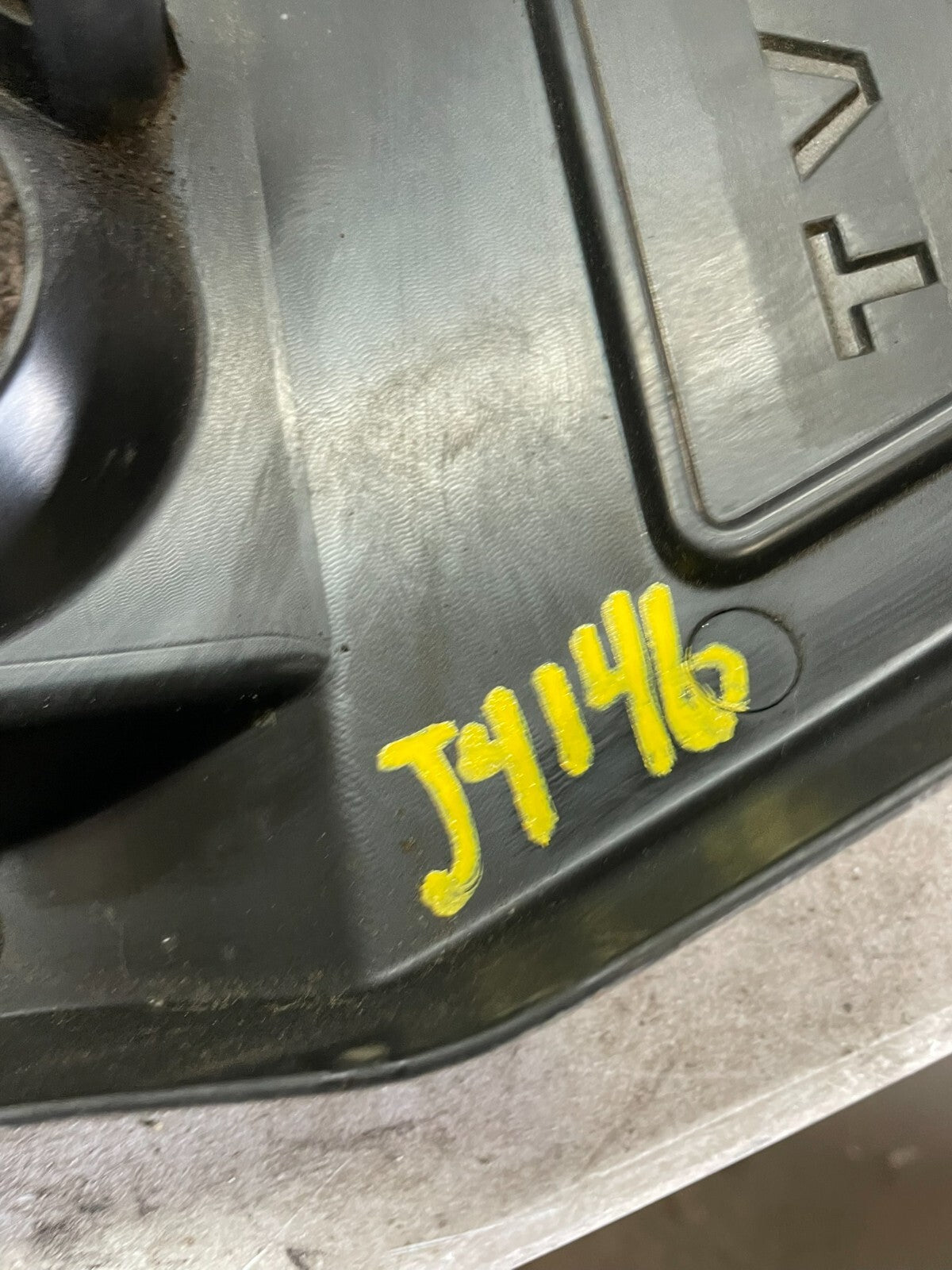 2012 to 2014 Chrysler 200 Engine Cover Top Lid Cover J4146 DG9