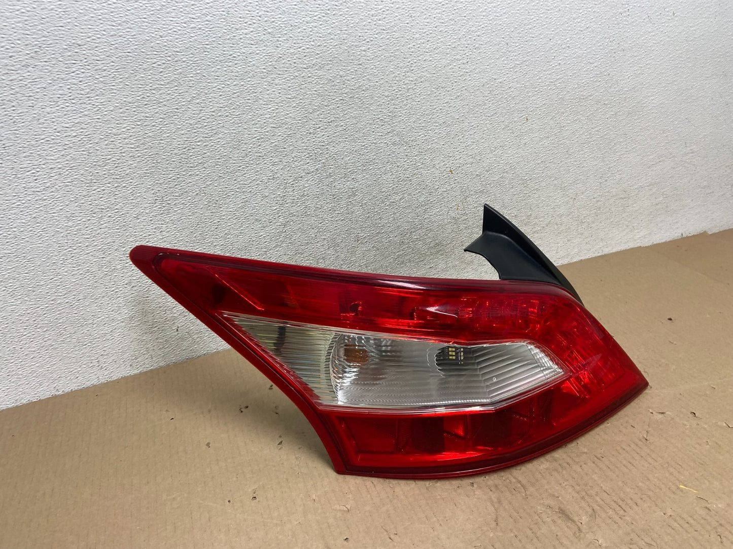 2009 2010 2011 Nissan Maxima Left Driver Lh Side Tail light AG5916 DW2