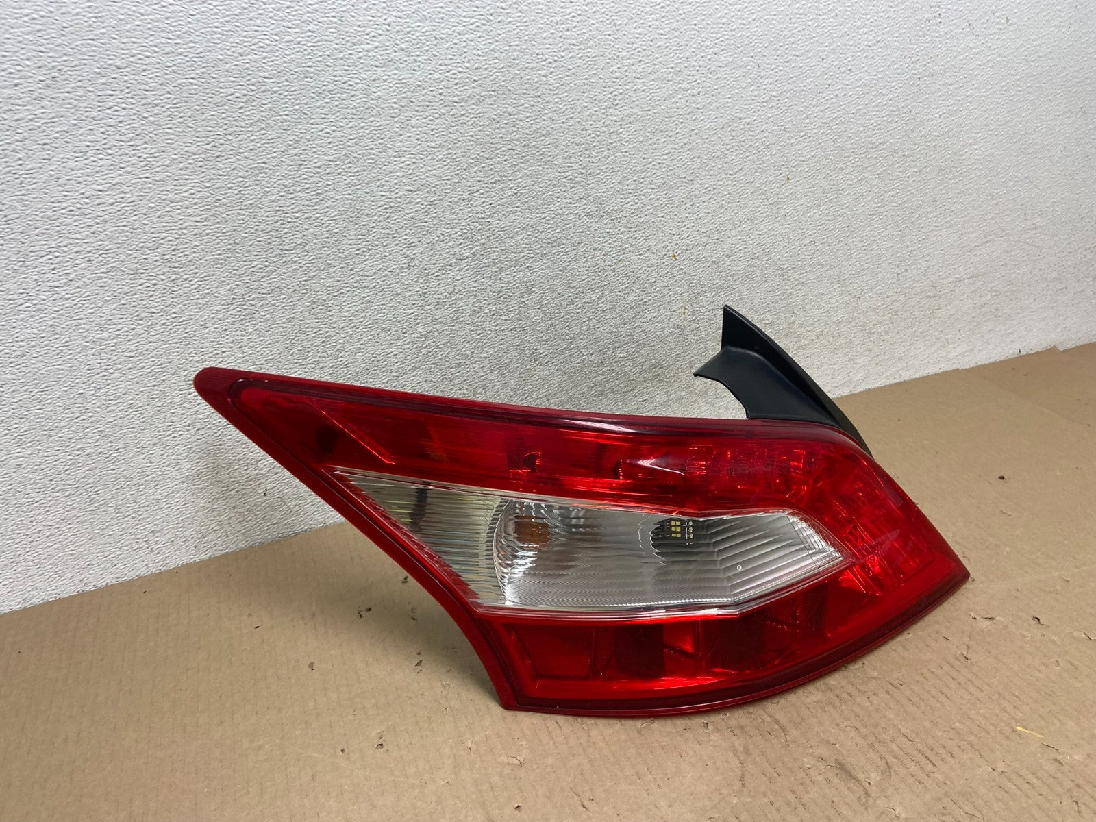 2009 2010 2011 Nissan Maxima Left Driver Lh Side Tail light AG5916 DW2
