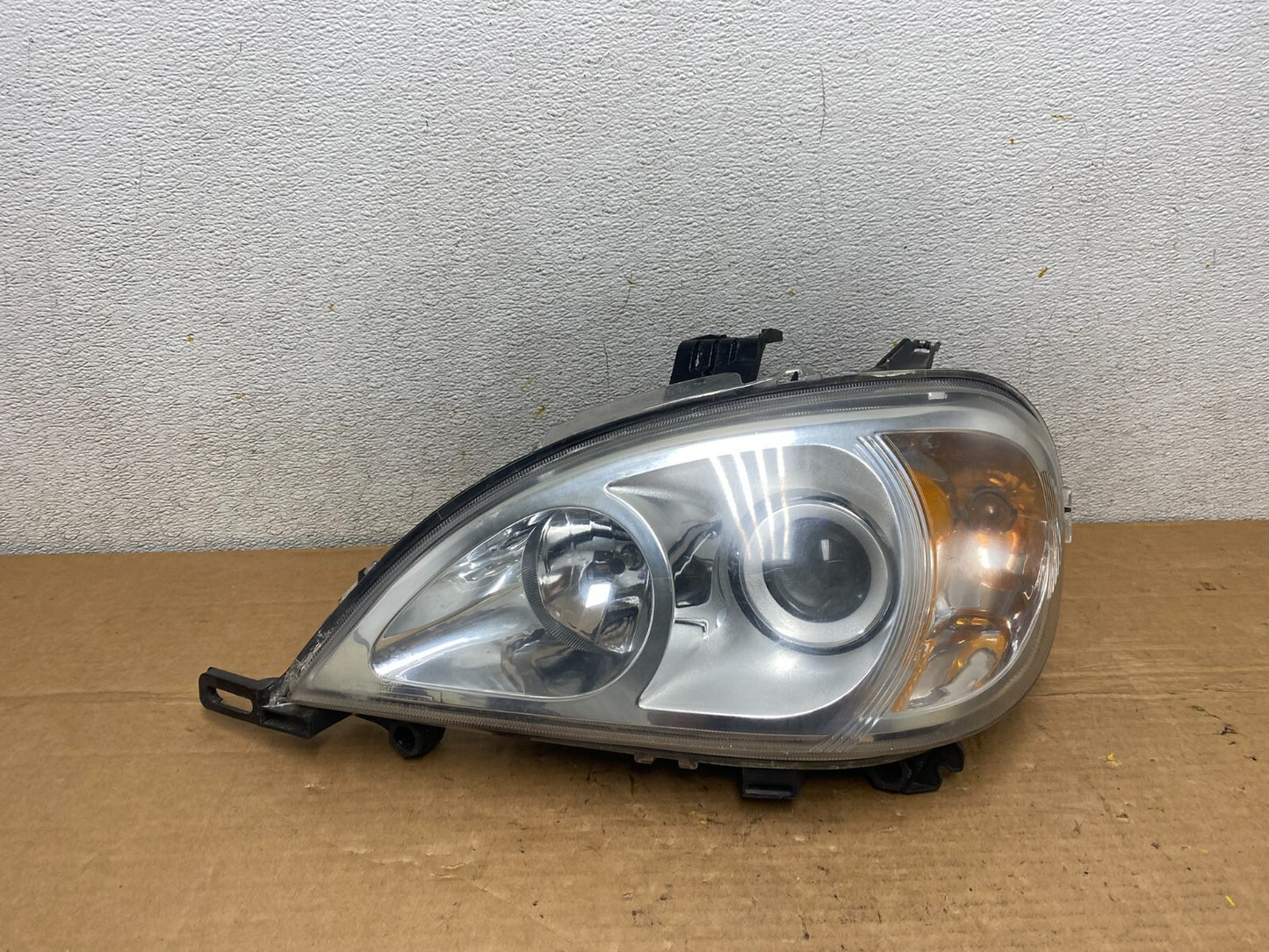 2002 - 2005 Mercedes ML ML350 ML500 Left Driver LH Halogen Headlight M6983 DW0