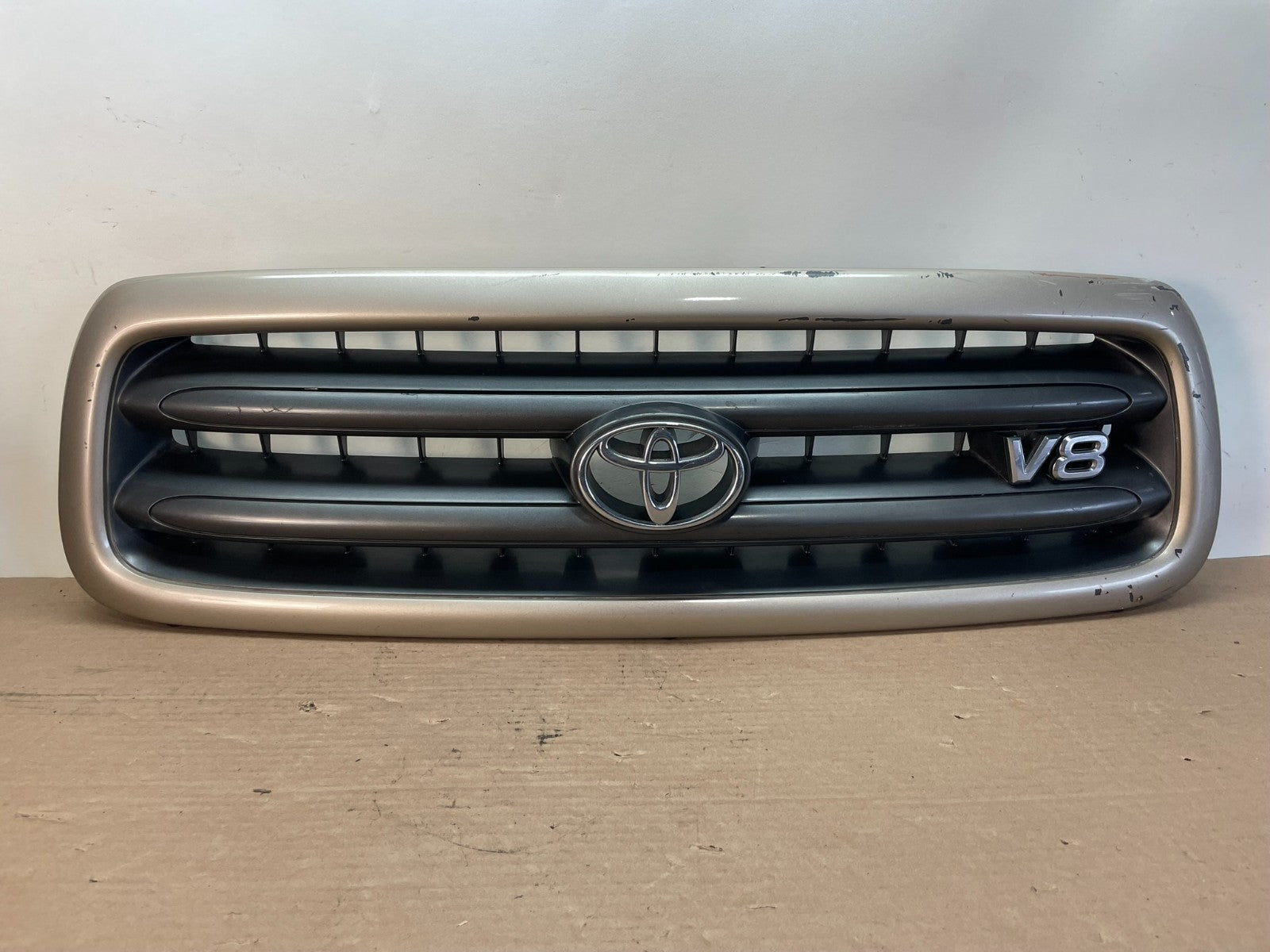 2001 to 2004 Toyota Sequoia Front Upper Grill Grille W/ Emblem af8514 DG0