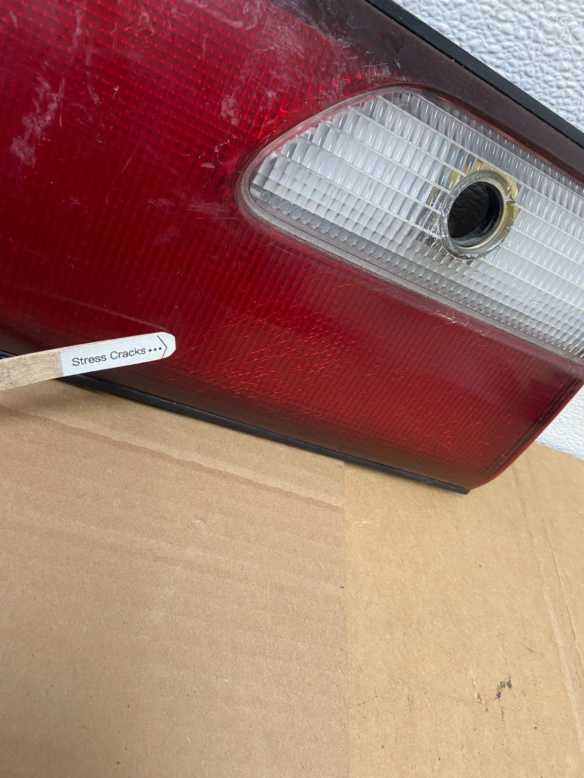 1996 1997 Toyota Corolla Center Trunk Rear Tail Light AD4161 DG4
