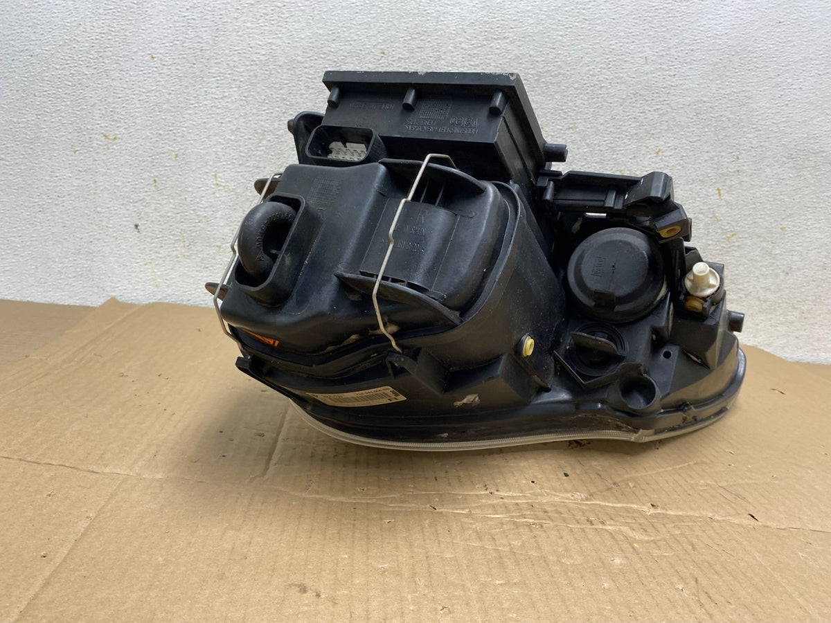 2004 2006 Porsche Cayenne Right Passenger Side Xenon HID Headlight AI1226 DW4