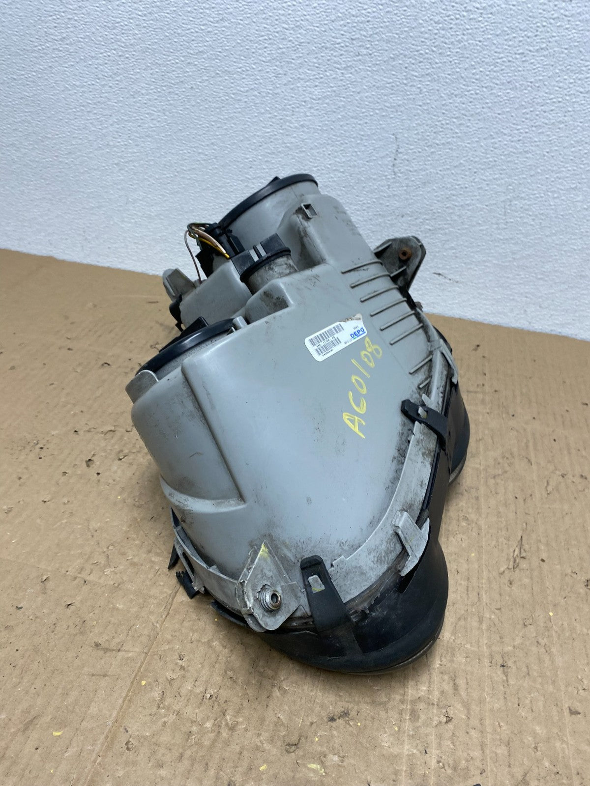 2003-2005 Mercedes Benz W209 CLK Right Passenger Halogen Headlight AC0108 DW7