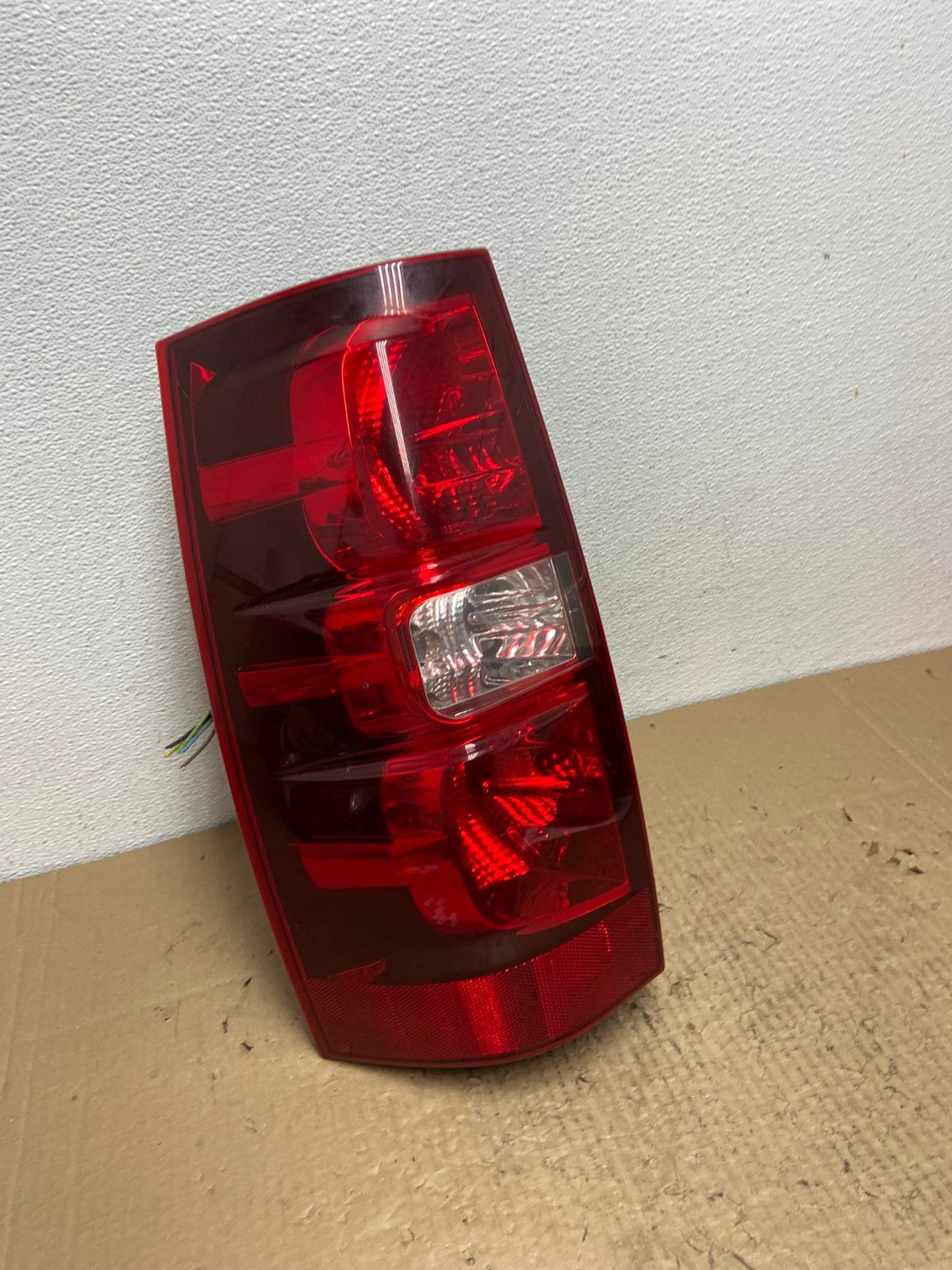 2008-2014 Chevrolet Tahoe Suburban Driver Lh Left Side Tail Light AC4119 LK2