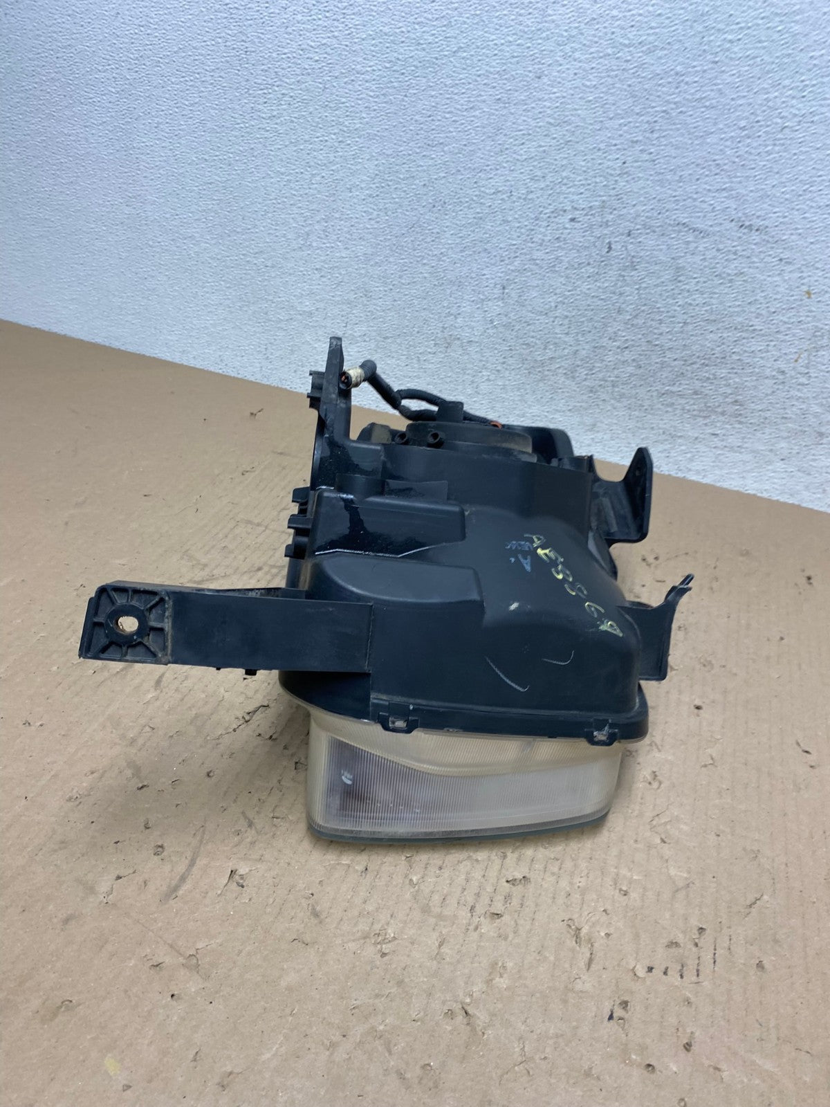 2003 to 2006 Honda Element Left Driver Lh Side Headlight AE8869 LK6