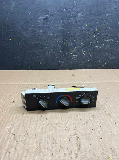 2001 - 2007 GMC Chevrolet Express 1500 Climate Control A/C V1389 DG0