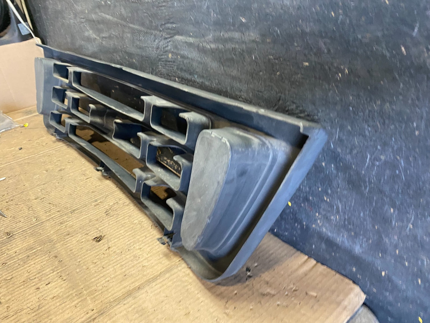 2003 to 2007 Ford Econoline E150 E250 E350 Front Grille Grille OEM S9582 DG7