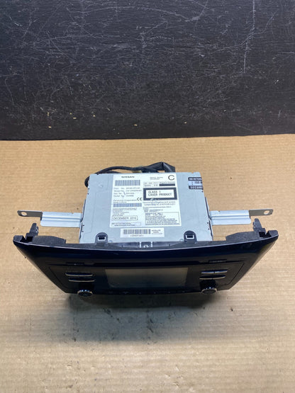2017 to 2019 Nissan Rogue AM FM XM Radio CD Player Screen Receiver af7842 DG5