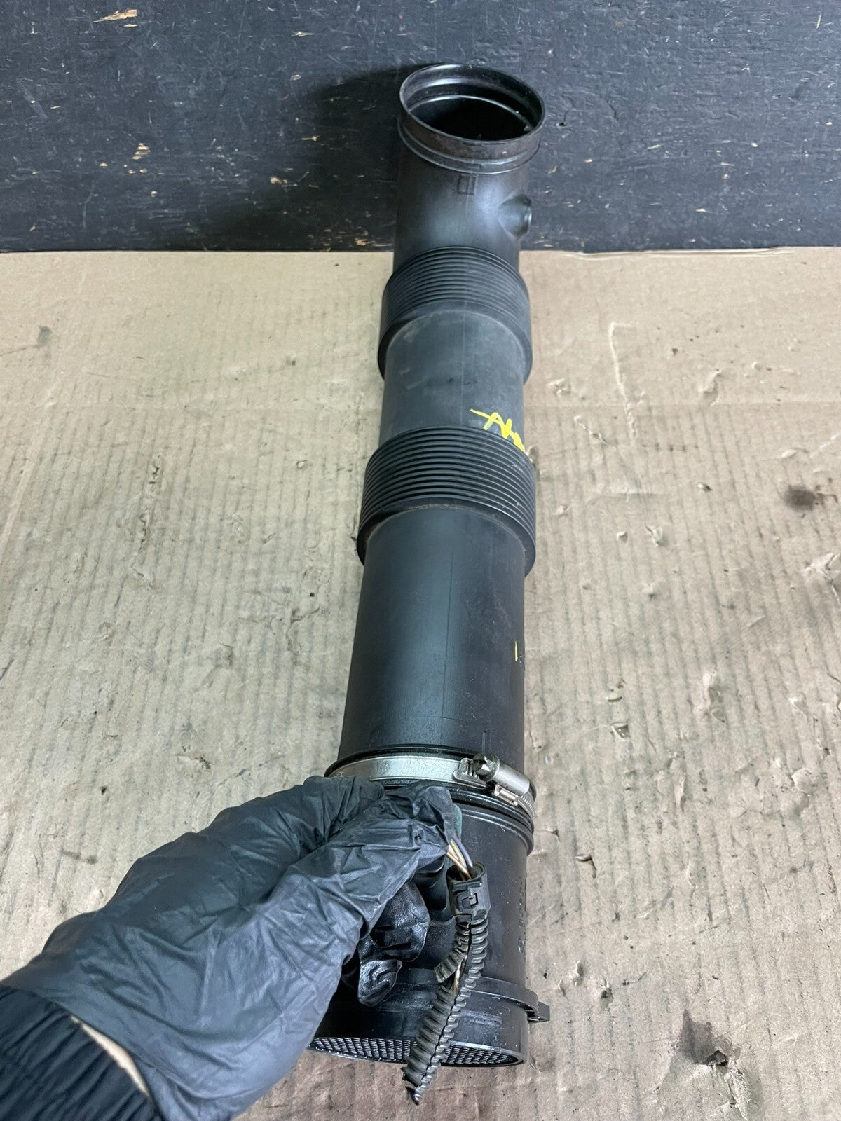2008 - 2010 Porsche Cayenne 3.2 Right Air Intake Hose OEM M8960 DG5