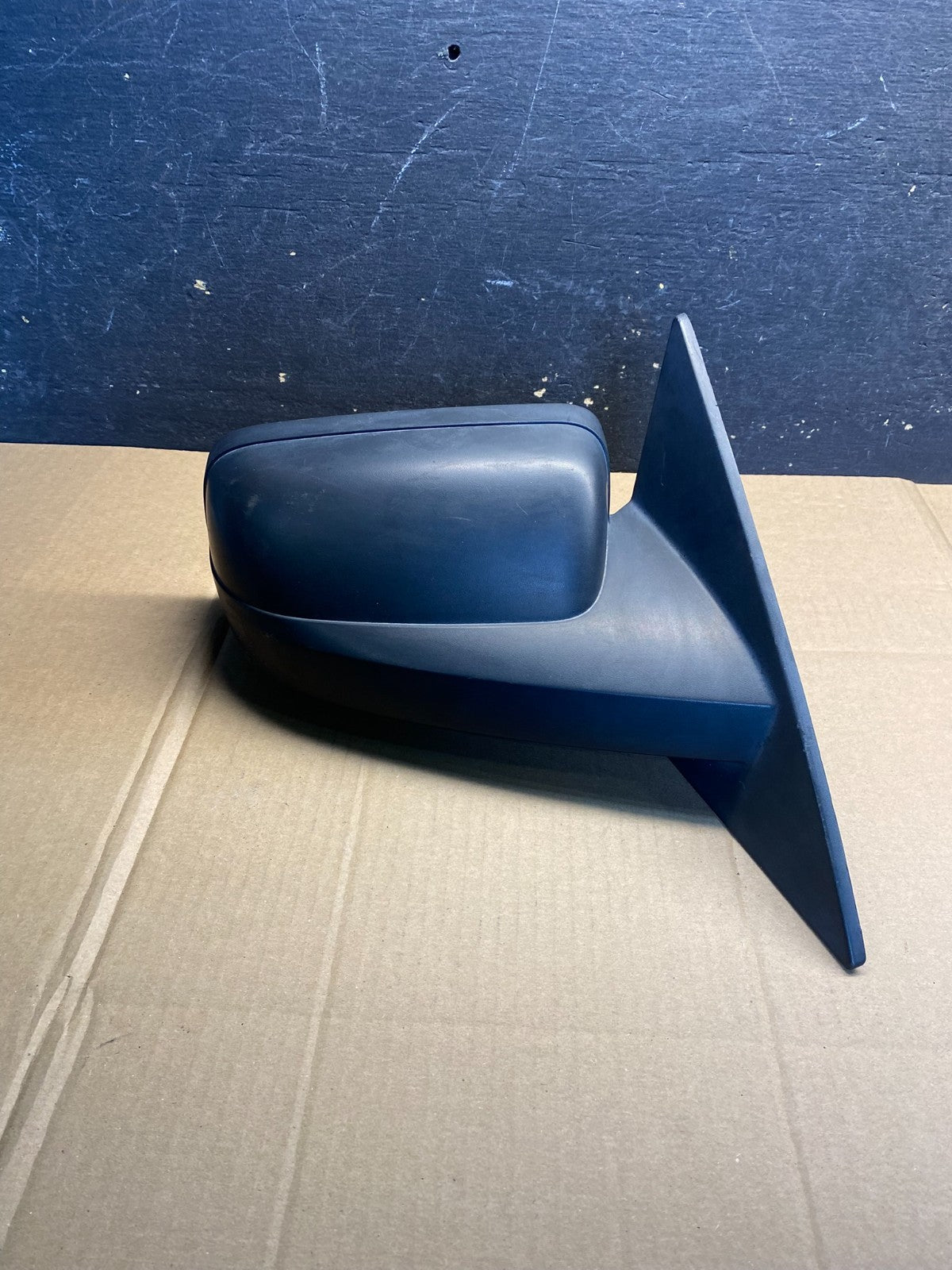 2005 to 2009 Ford Mustang Passenger Right Side View Mirror OEM AB0782 MS0