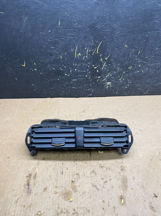 2013 to 2016 Ford Fusion Center Dash Air Vents DS73-19K617-A OEM Z4585 DG0