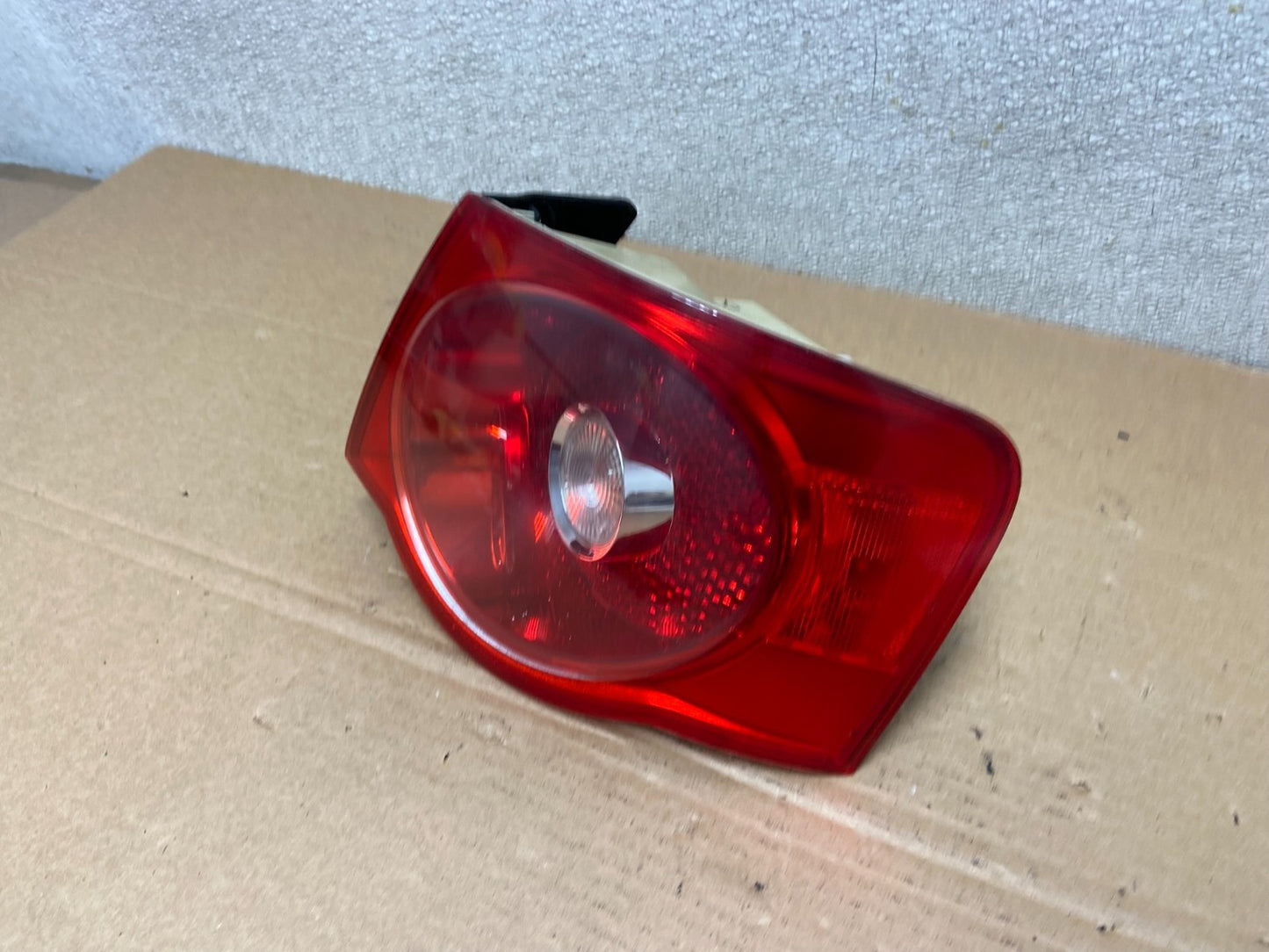 2005 2006 2007 Volkswagen Jetta Right Passenger Rh Side Tail Light OEM AB4463 LK1