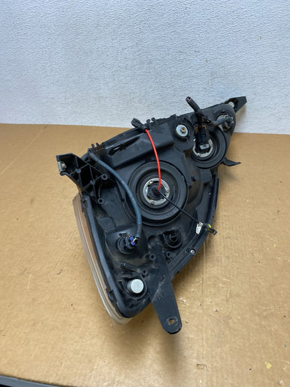 2006 to 2010 Toyota Sienna Right Passenger Rh Side Headlight Halogen AE0493 DW6