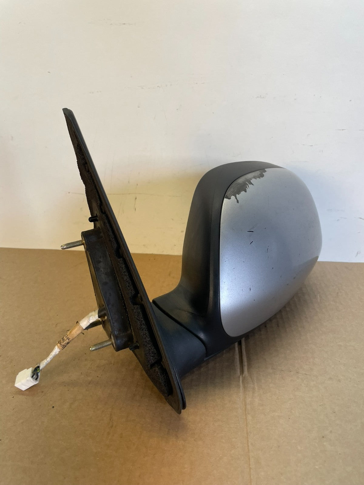 2001 to 2006 Toyota Sequoia Left Driver View Door Mirror AH6284 DW1