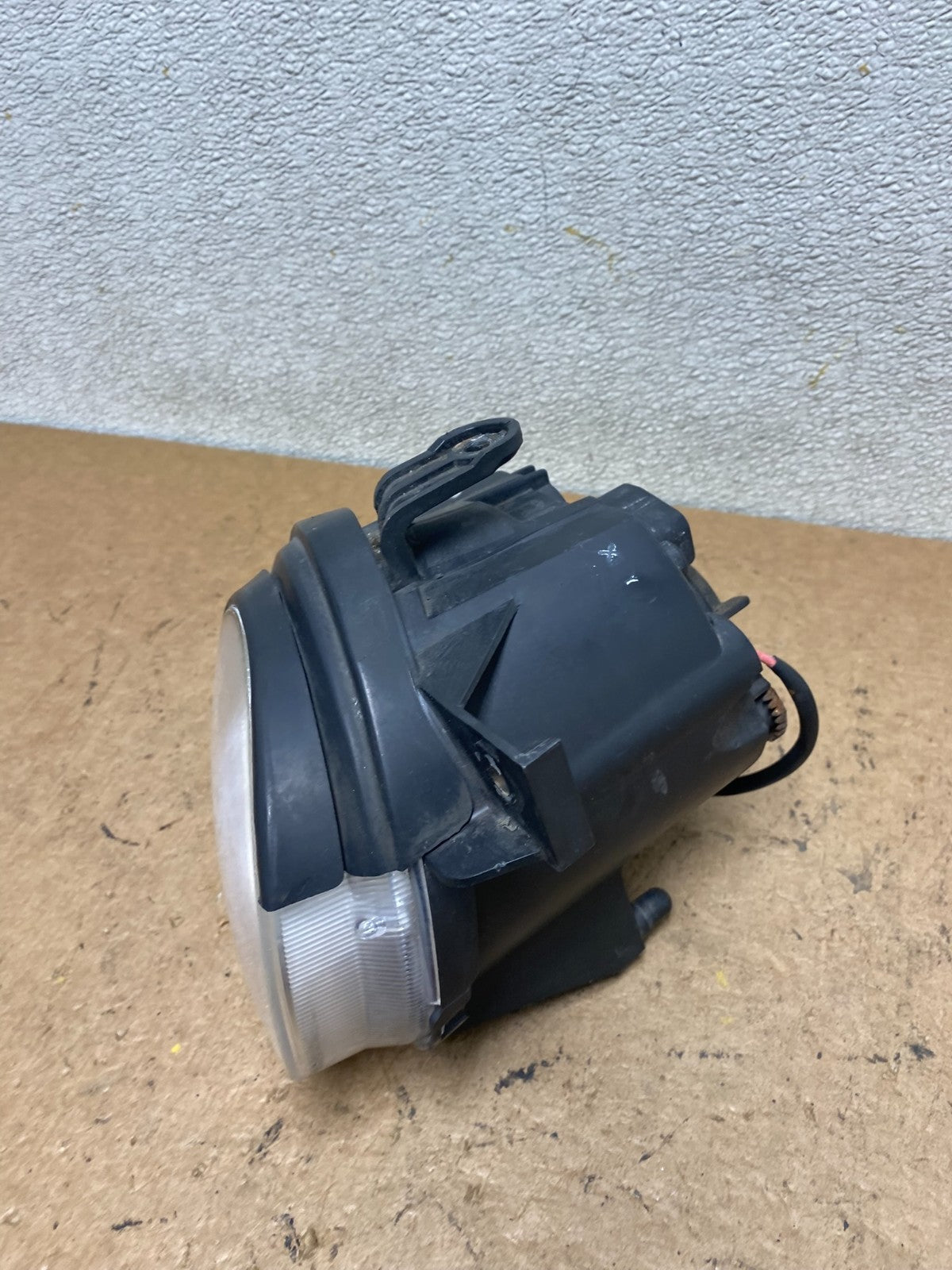 2003 to 2005 Kia Optima Right Passenger RH Side Inner Headlight OEM S9316 DG1