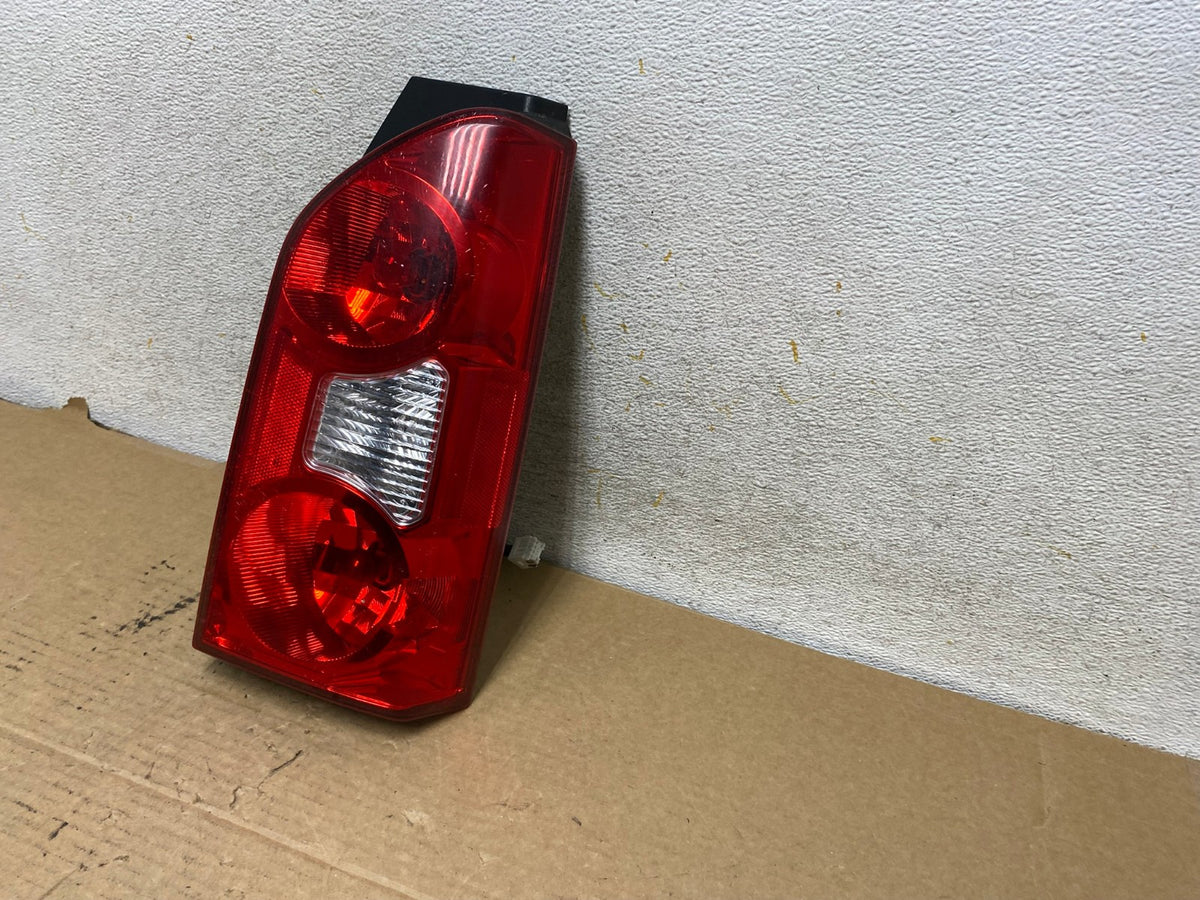 2005 to 2015 Nissan Xterra Right Passenger Rh Side Tail light AH7986 LK2