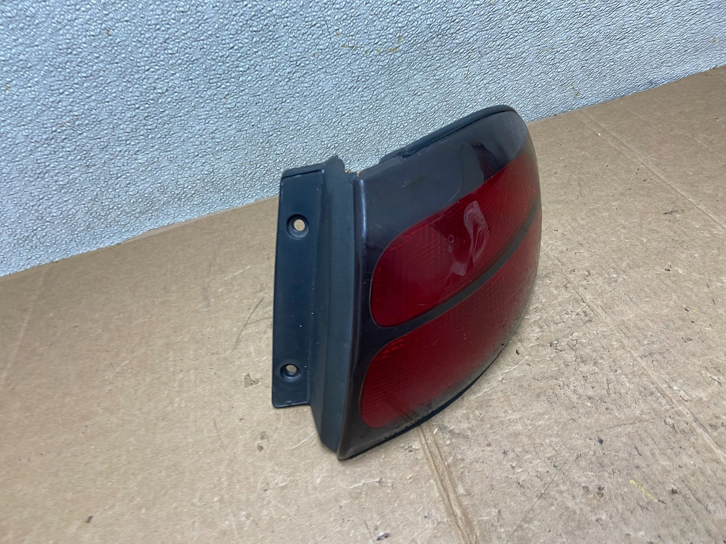 1998 - 1999 Ford Taurus Wagon Right Passenger RH Side Tail Light Oem AA1566 GD2